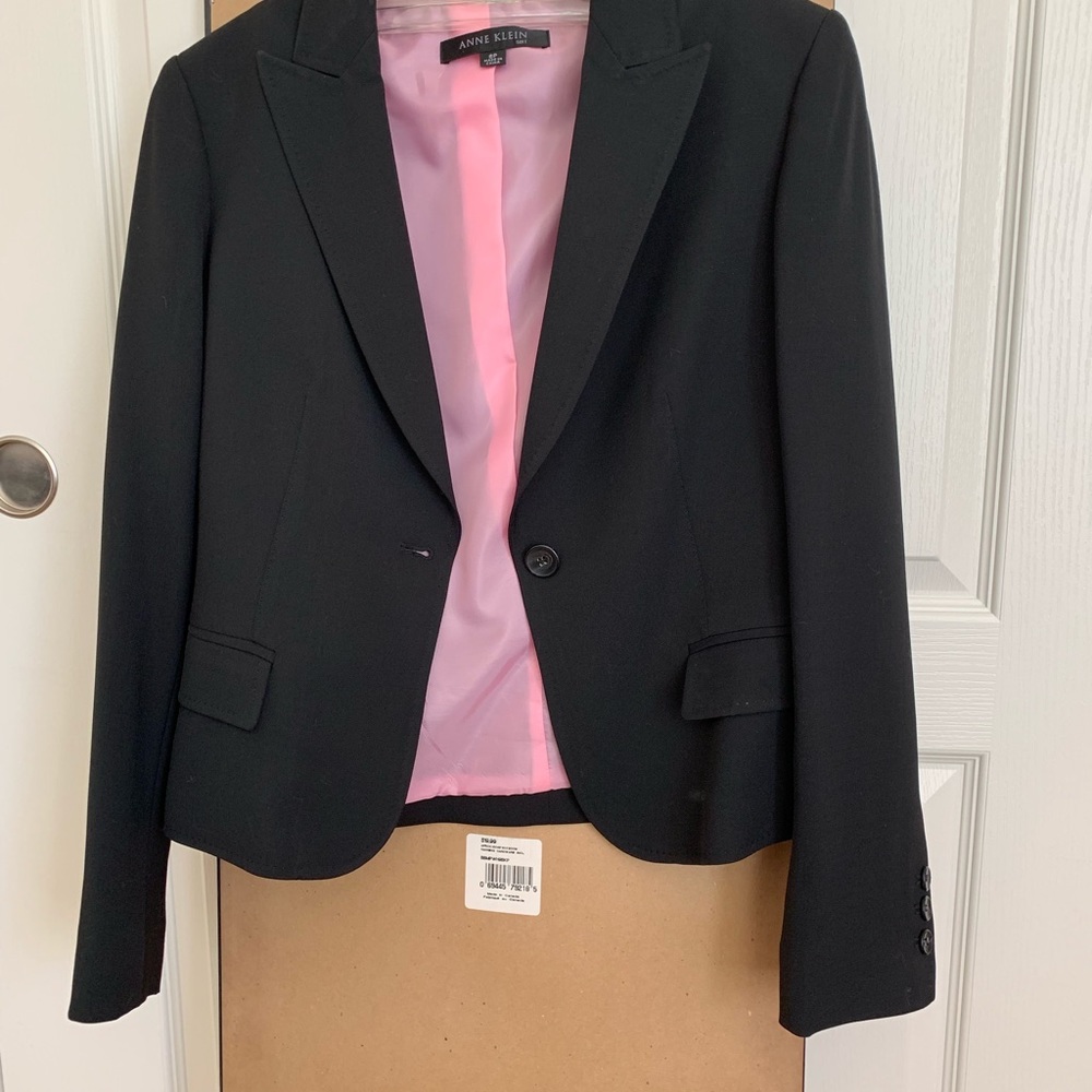 Suit - Picture 2 of 6